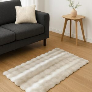 Γούνινο χαλί μπεζ-άσπρο